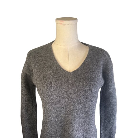 Uniqlo Small Wool V-Neck Sweater Gray - Picture 5 of 16